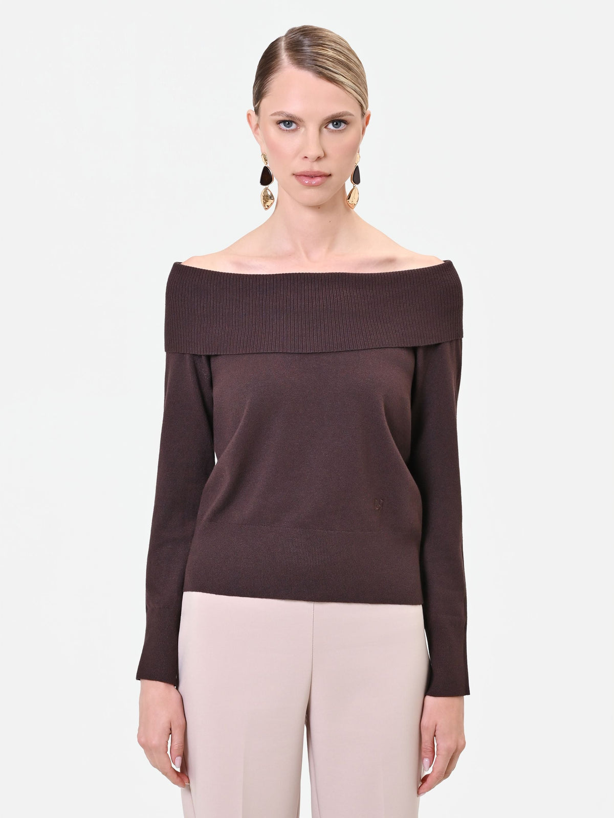 Maglia marrone con spalle scoperte