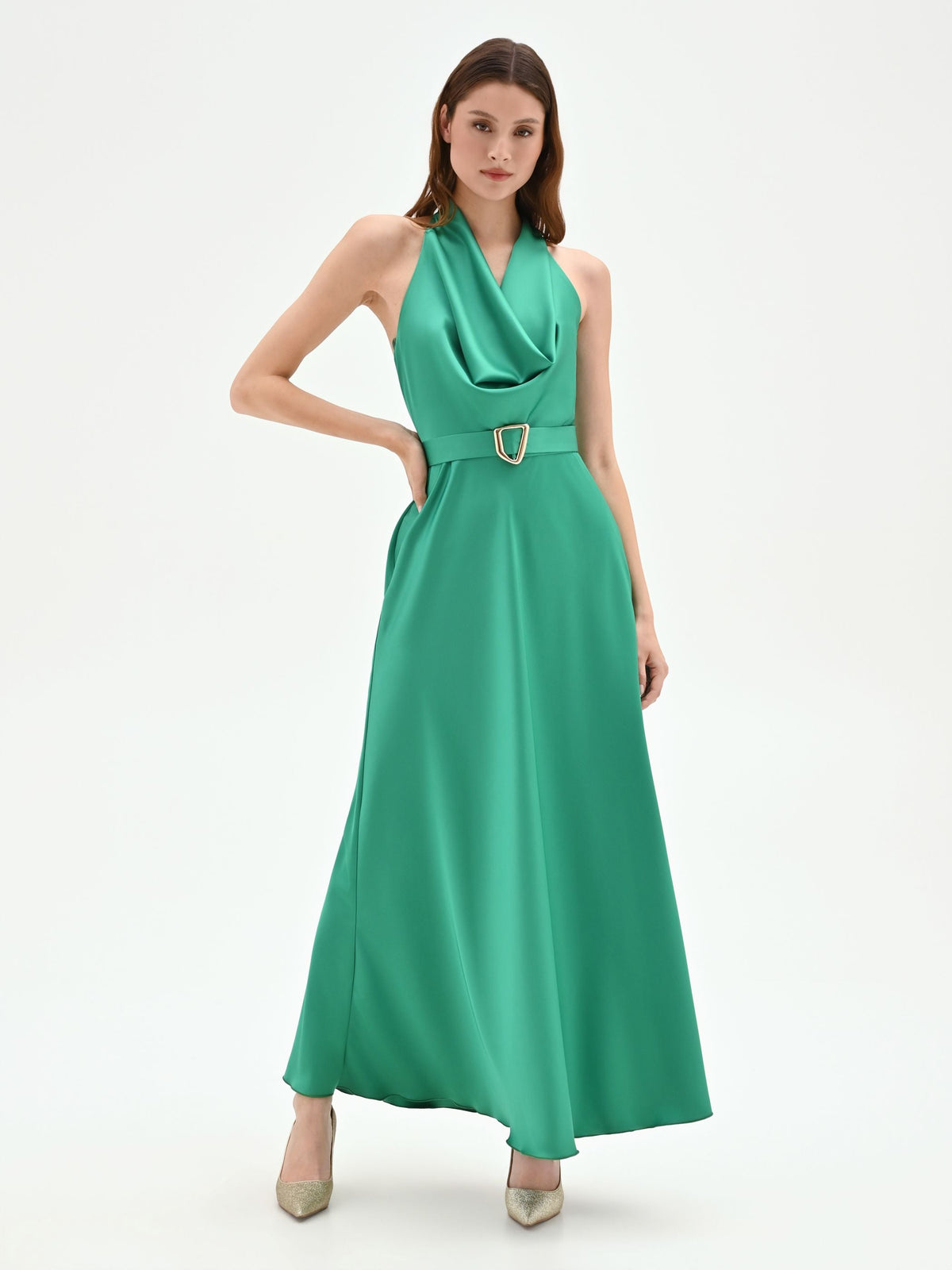 Abito lungo prato verde con scollo all'americana