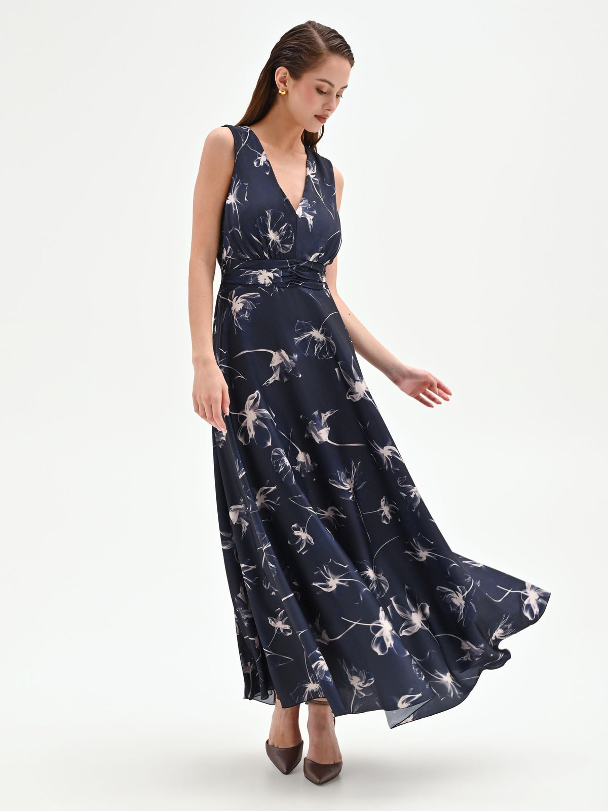 Abito lungo blu navy con stampa floreale