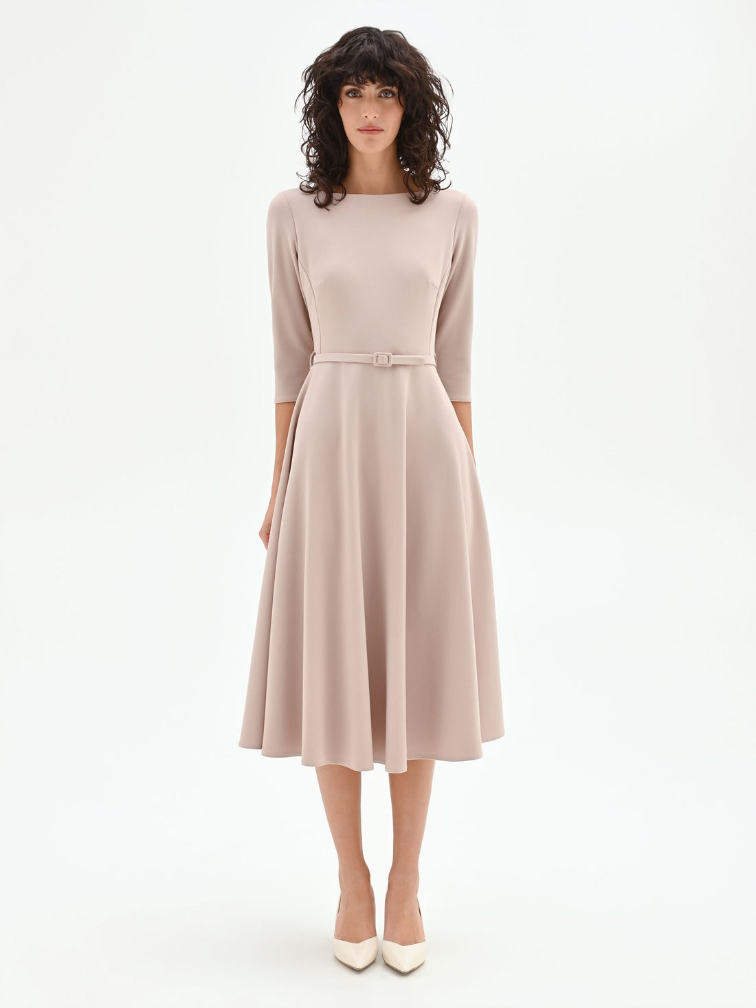 Abito svasato tortora beige con cintura in vita