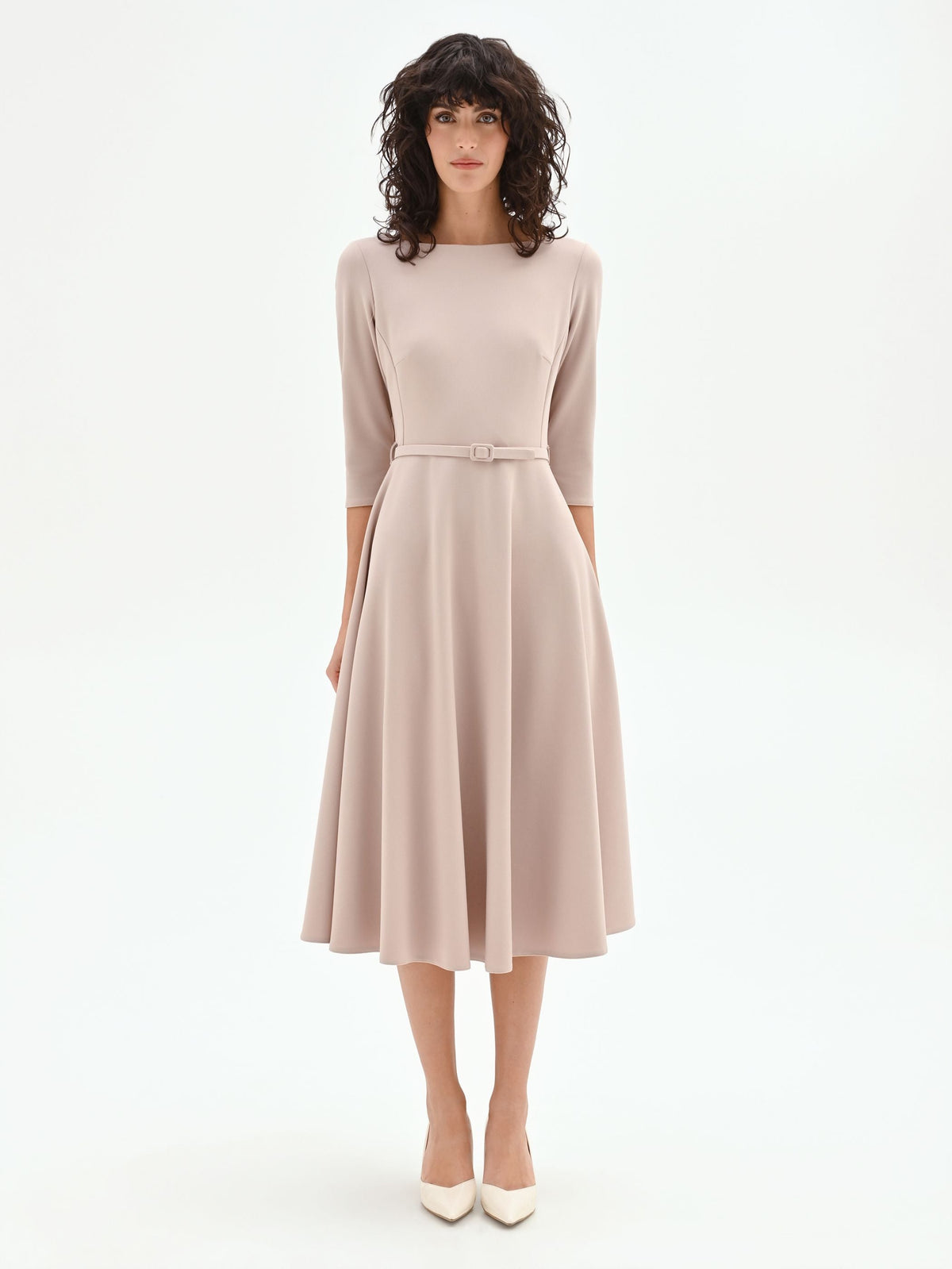 Abito svasato tortora beige con cintura in vita