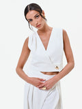 Gilet bianco cropped con bottone design