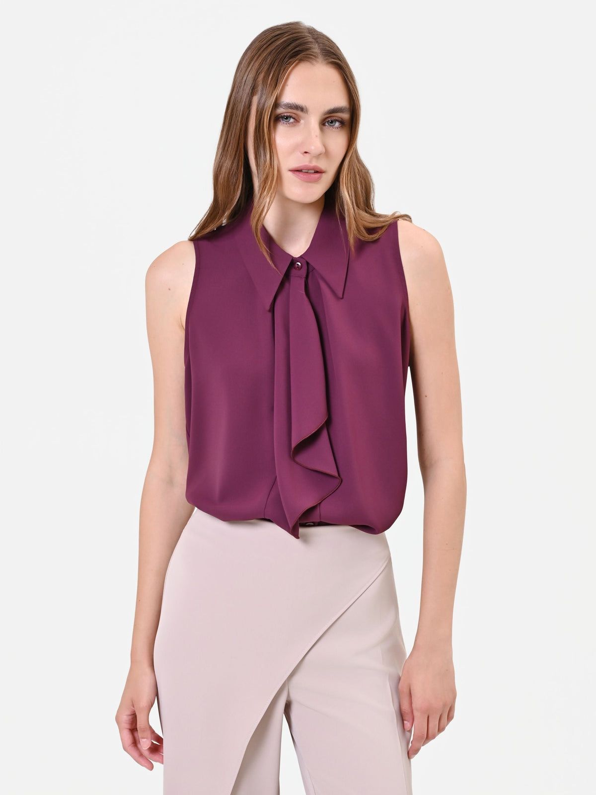 Top smanicato bordeaux con rouche verticale