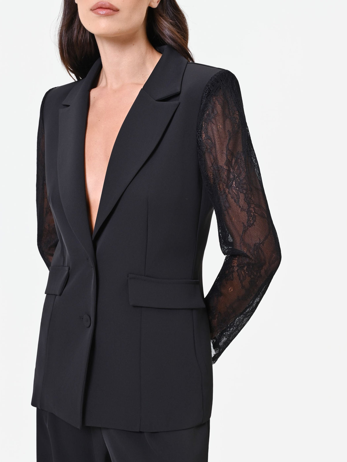 Blazer nero con maniche in pizzo