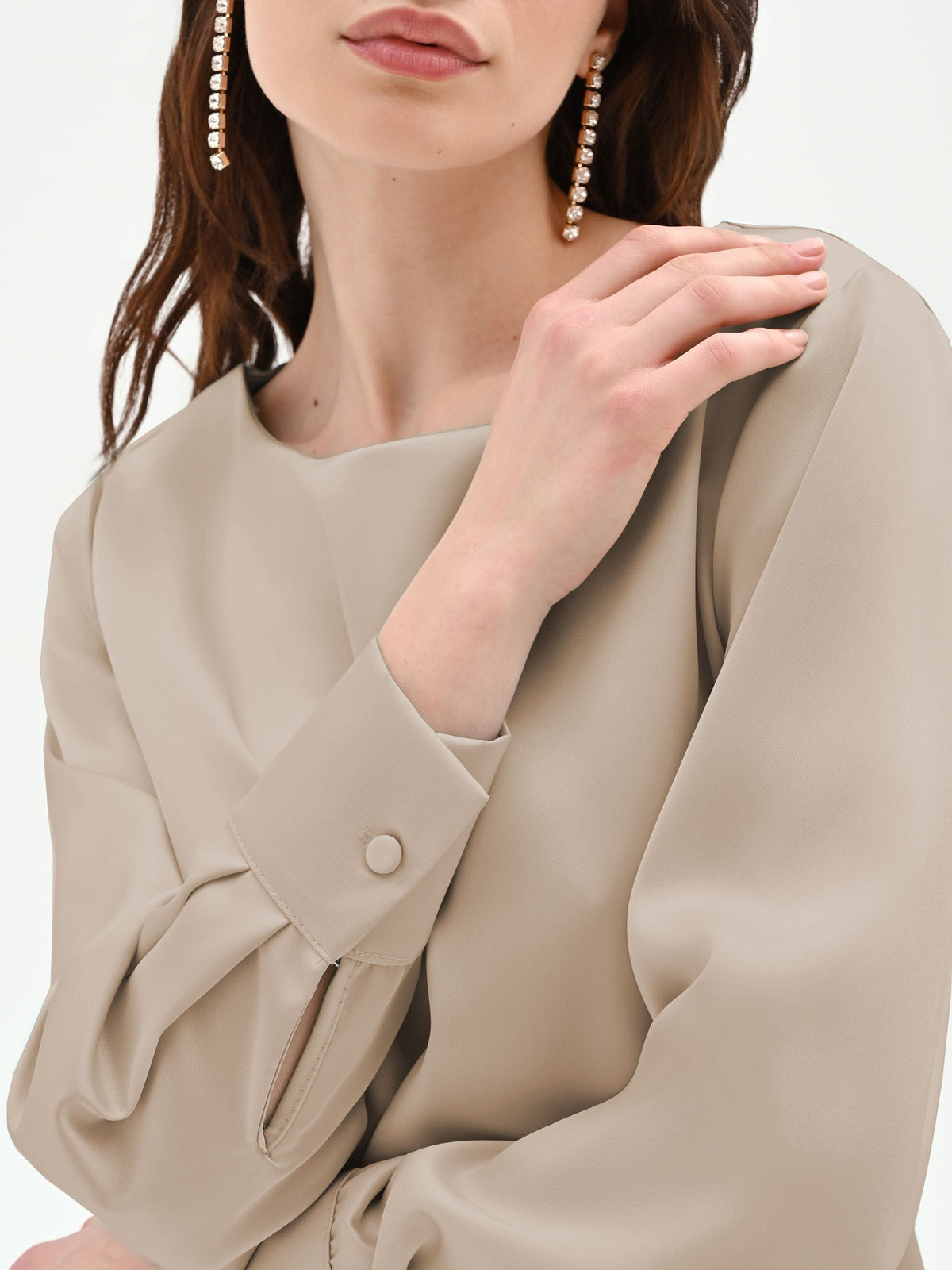 Blusa beige in raso con polsini