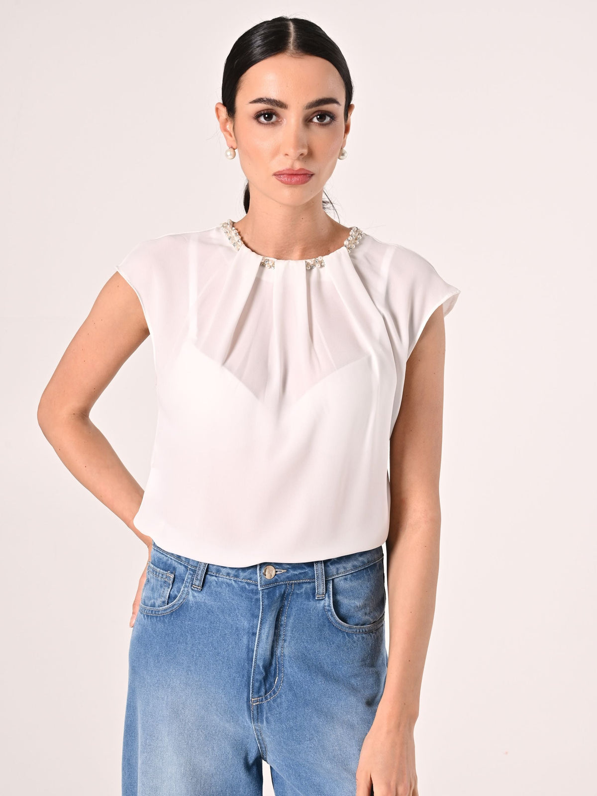 Blusa Bianca con Perle e Pietre