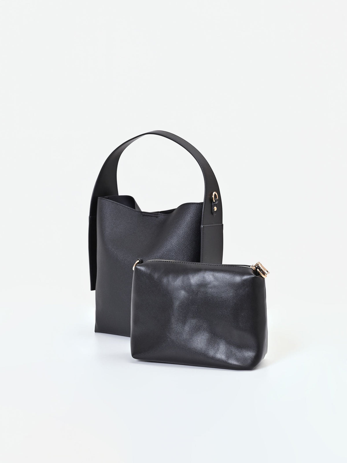 Borsa a spalla nera dalla linea morbida