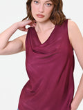 Top in raso bordeaux con scollo a cappuccio