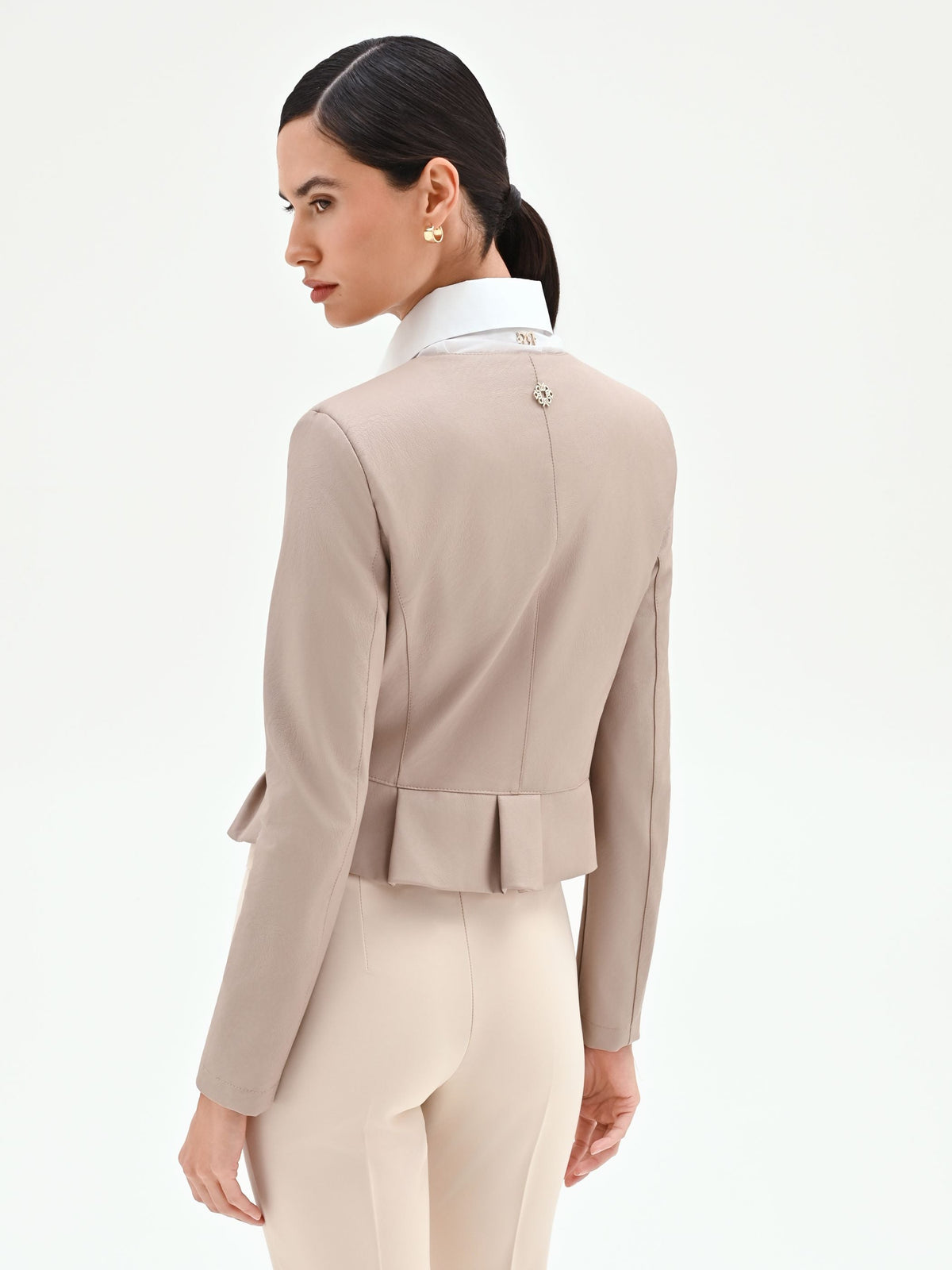 Giacca tortora beige con bottoni asimmetrici