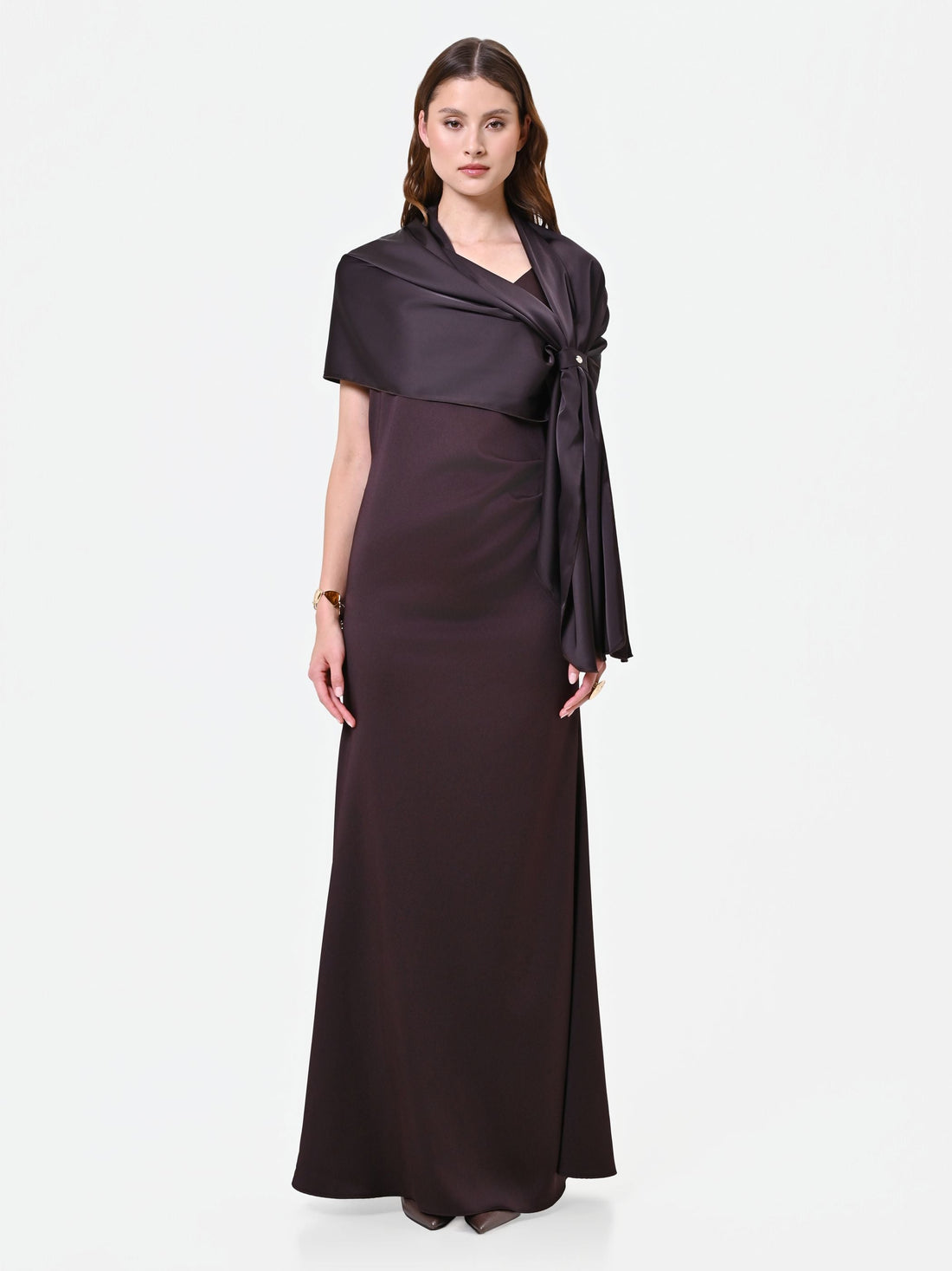 Stola moro marrone in raso con anello drappeggiato