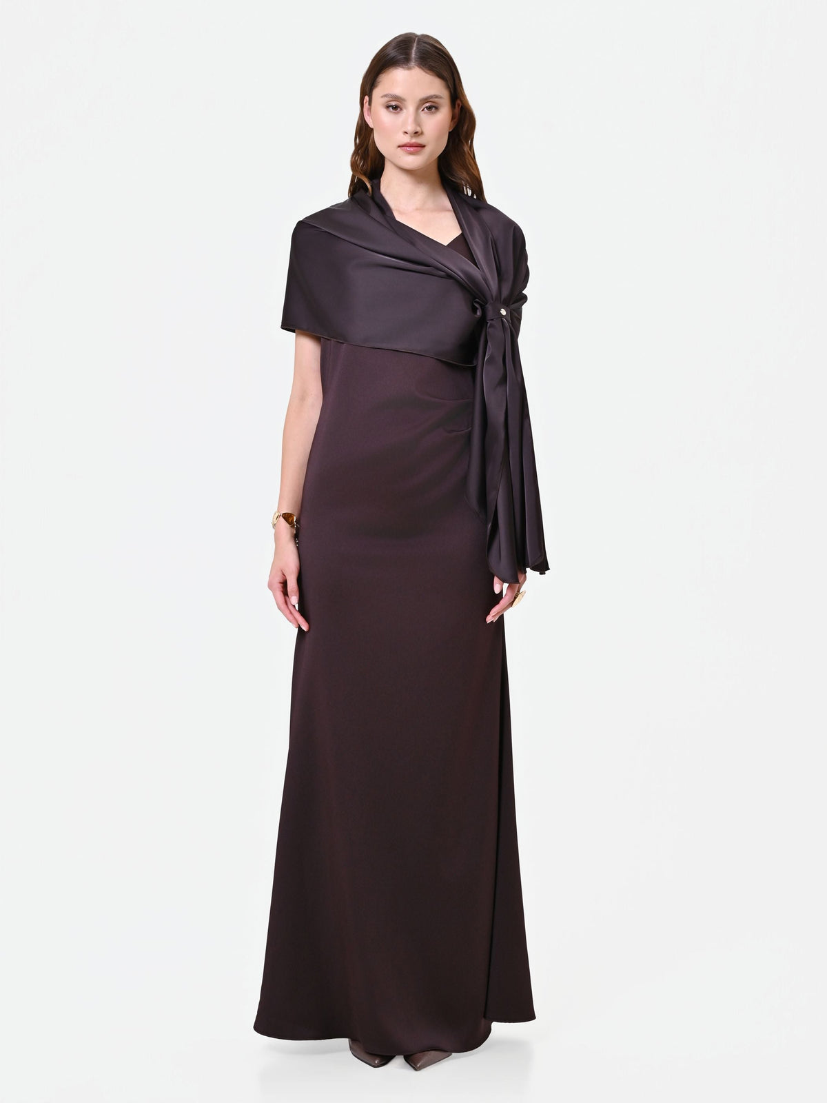 Stola moro marrone in raso con anello drappeggiato