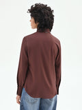 Camicia marrone con bottoncini ricoperti