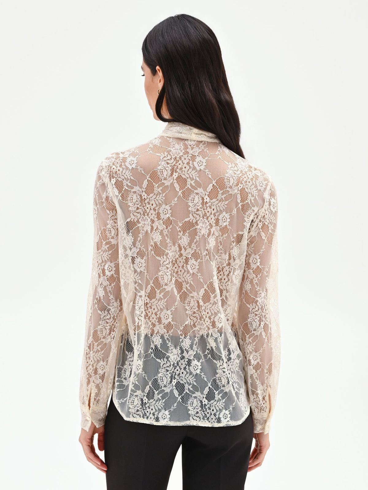 Camicia in pizzo panna con collo lavallière