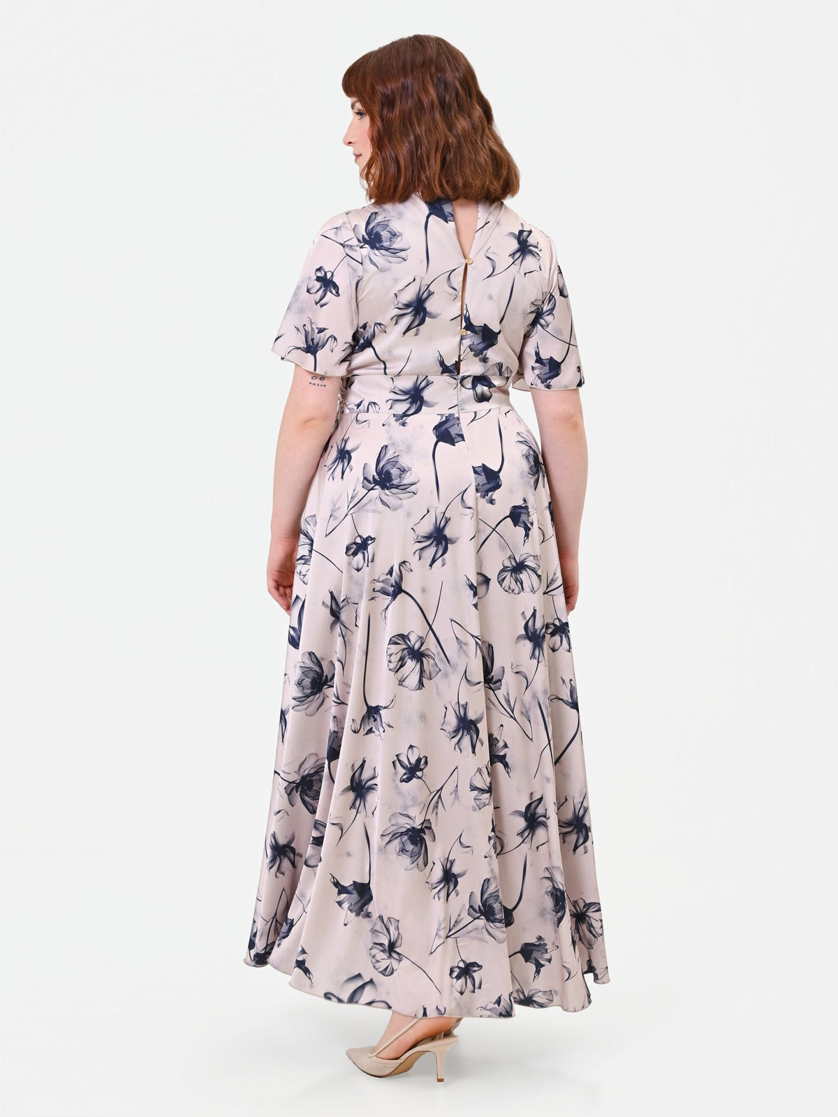 Abito Curvy  lungo a fiori blu navy in raso
