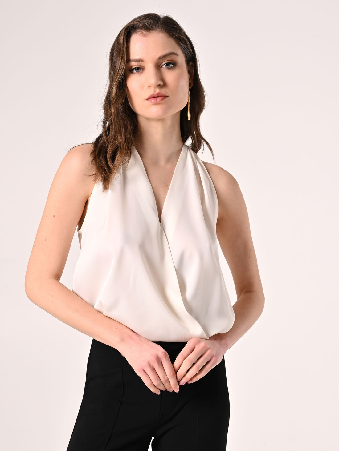 Top Bianco in Raso con scollo all'Americana