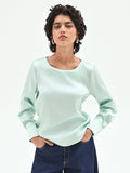 Blusa verde menta dalla linea essenziale