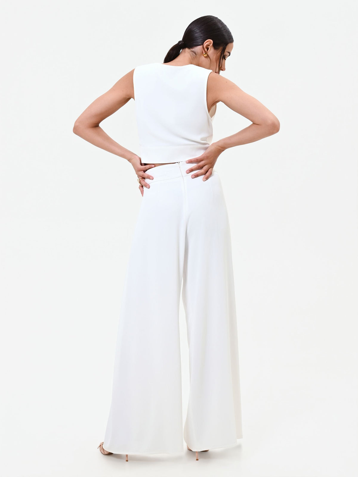 Pantalone palazzo bianco con bottone design
