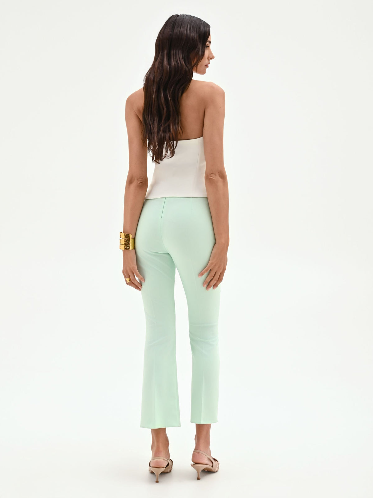 Pantalone verde menta dalla linea slim