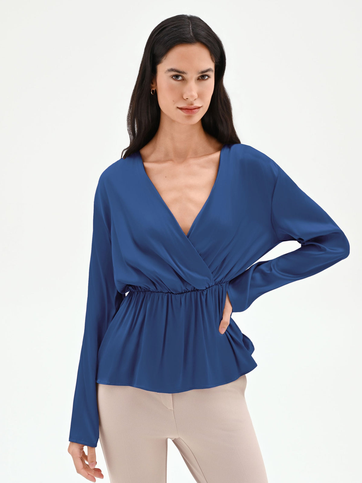 Blusa blu brillante con drappeggio