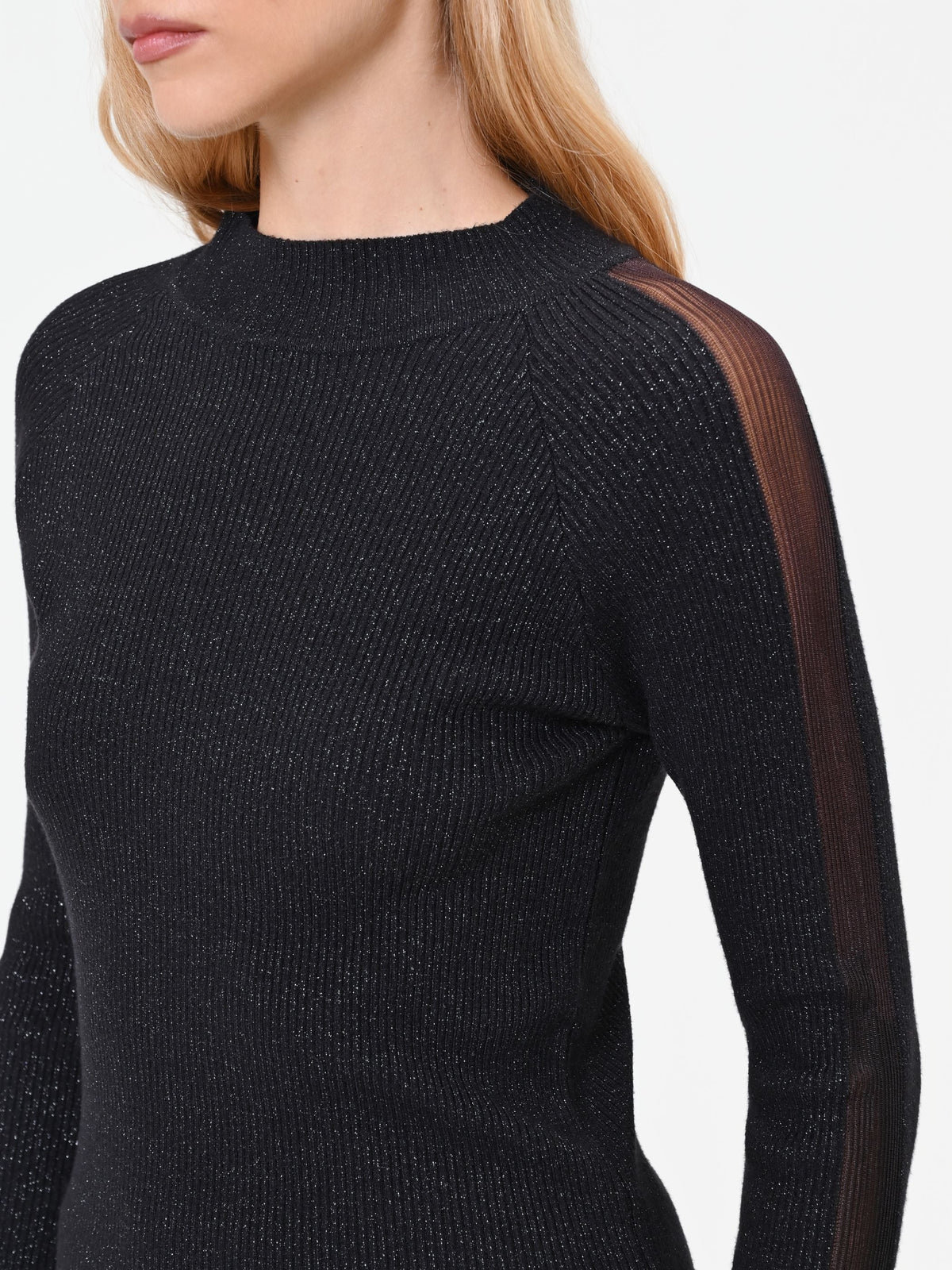 Maglia nera a coste con collo a lupetto in misto viscosa