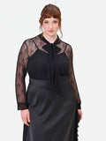 Camicia Curvy nera in pizzo con collo a fiocco