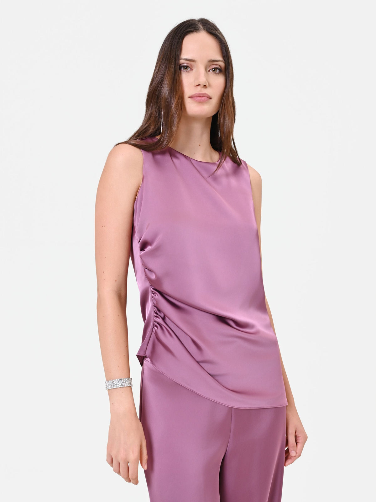 Top in raso rosa antico con drappeggio laterale