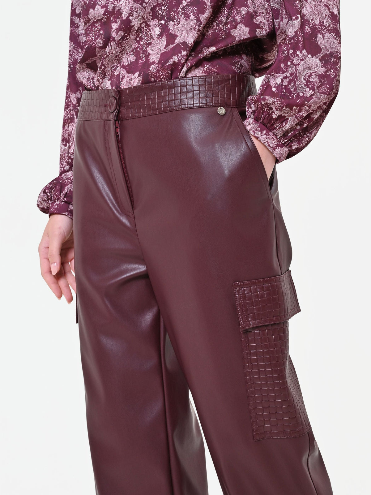 Pantalone cargo bordeaux rosso in similpelle