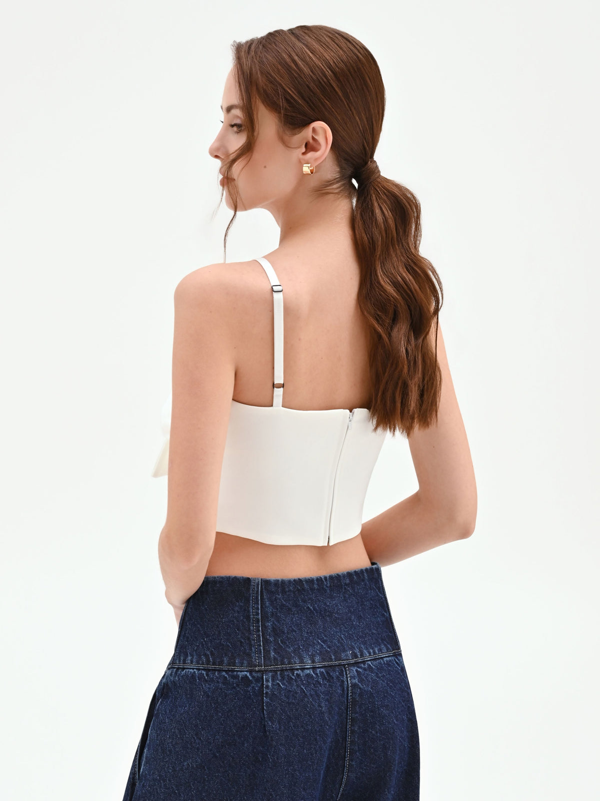 Top crop panna con maxi fiocco