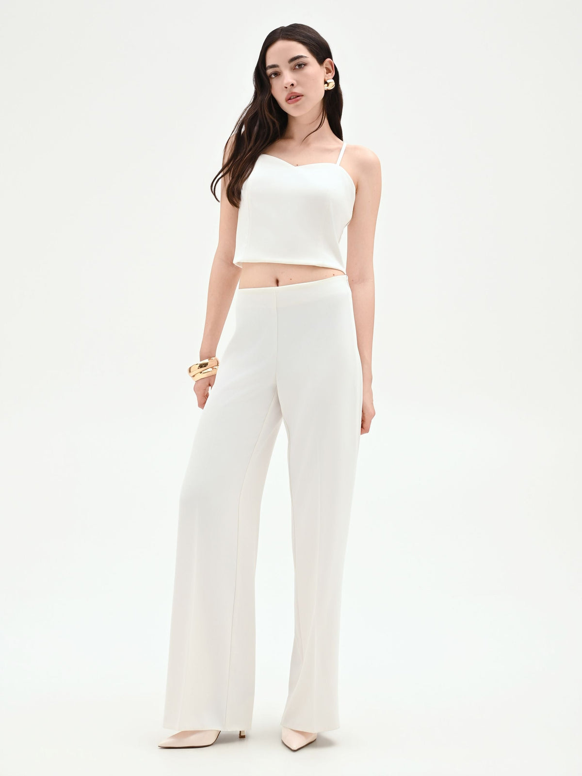 Pantalone a palazzo bianco con piega stirata