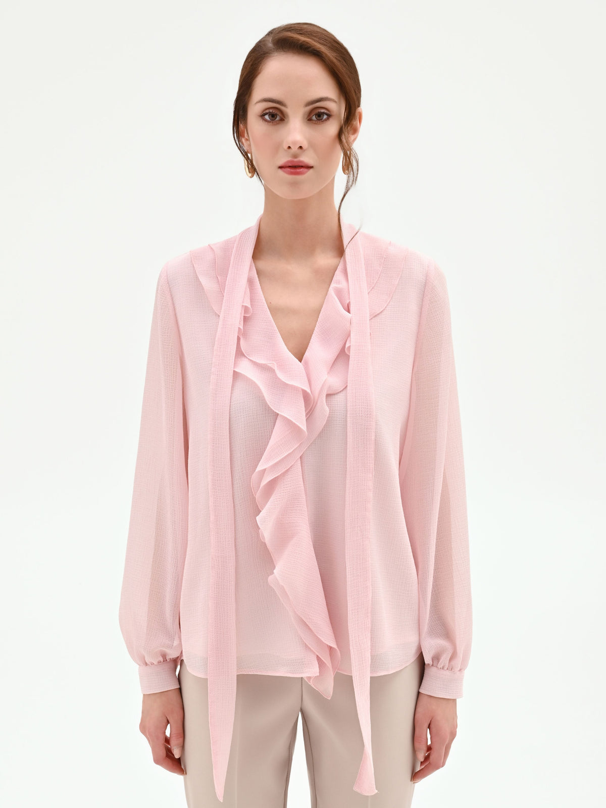 Blusa rosa chiaro con rouche e nastro lavalliere