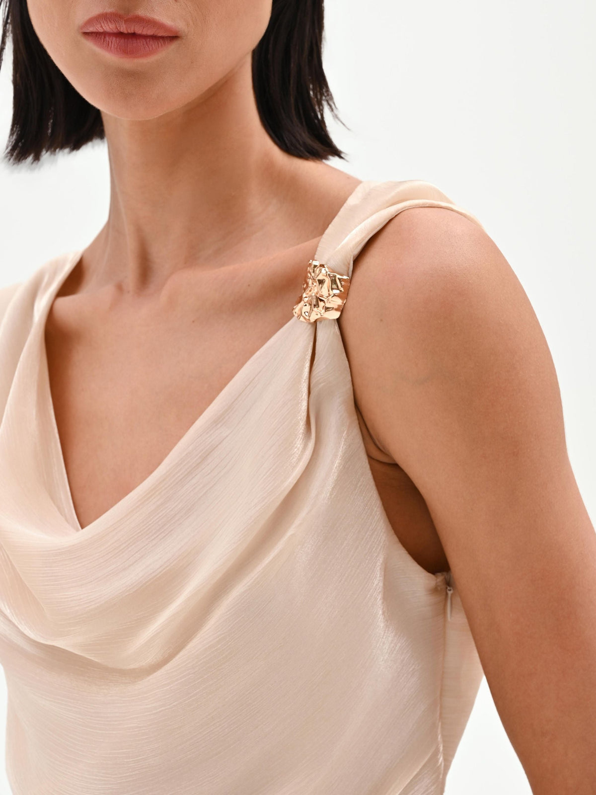 Top beige chiaro drappeggiato in tessuto cangiante
