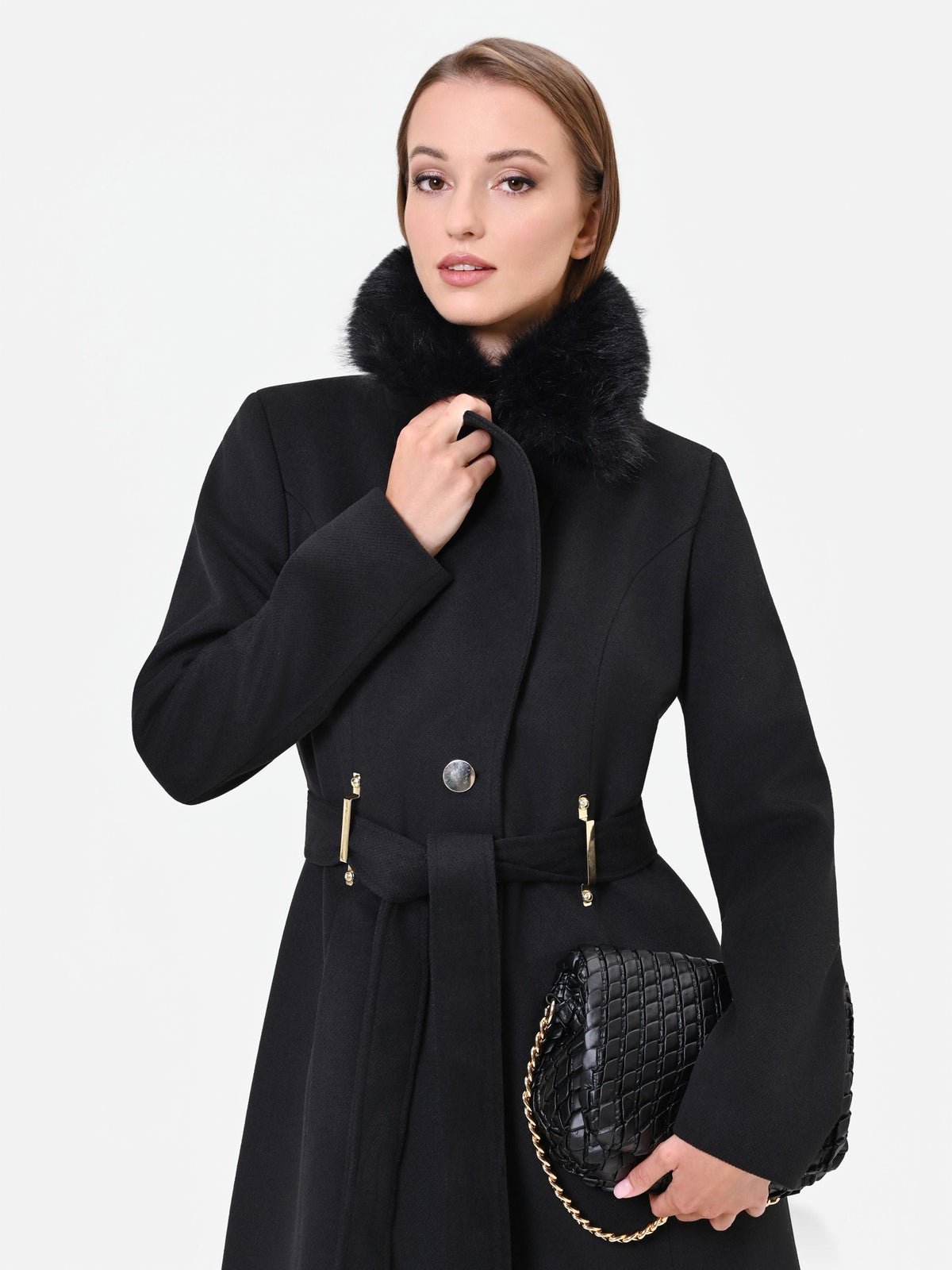 Cappotto nero in velaur con collo effetto pelliccia