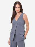 Gilet grigio con pieghe incrociate