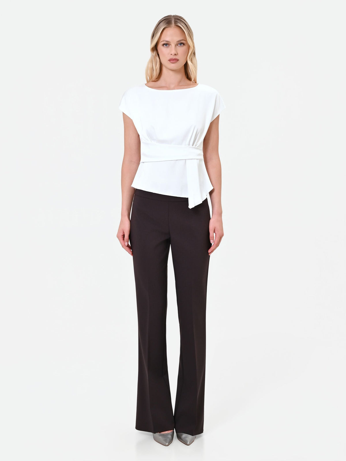 Blusa panna in raso con cintura annodata