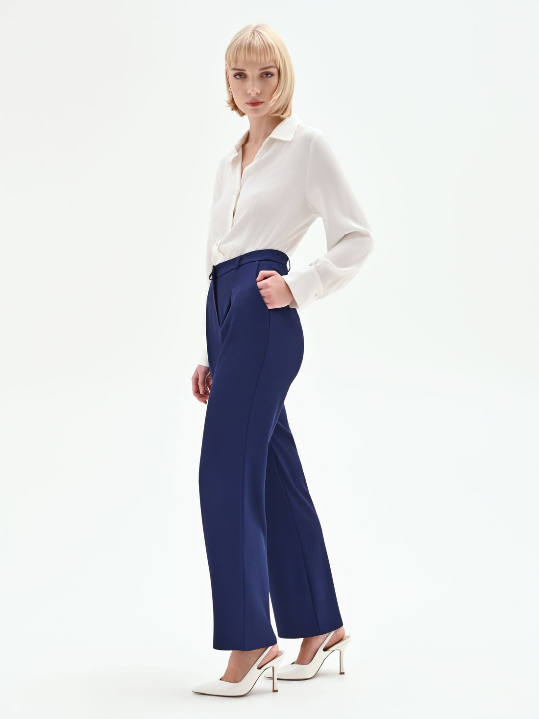 Pantalone Studio con pinces e vita alta in cadi blu indaco