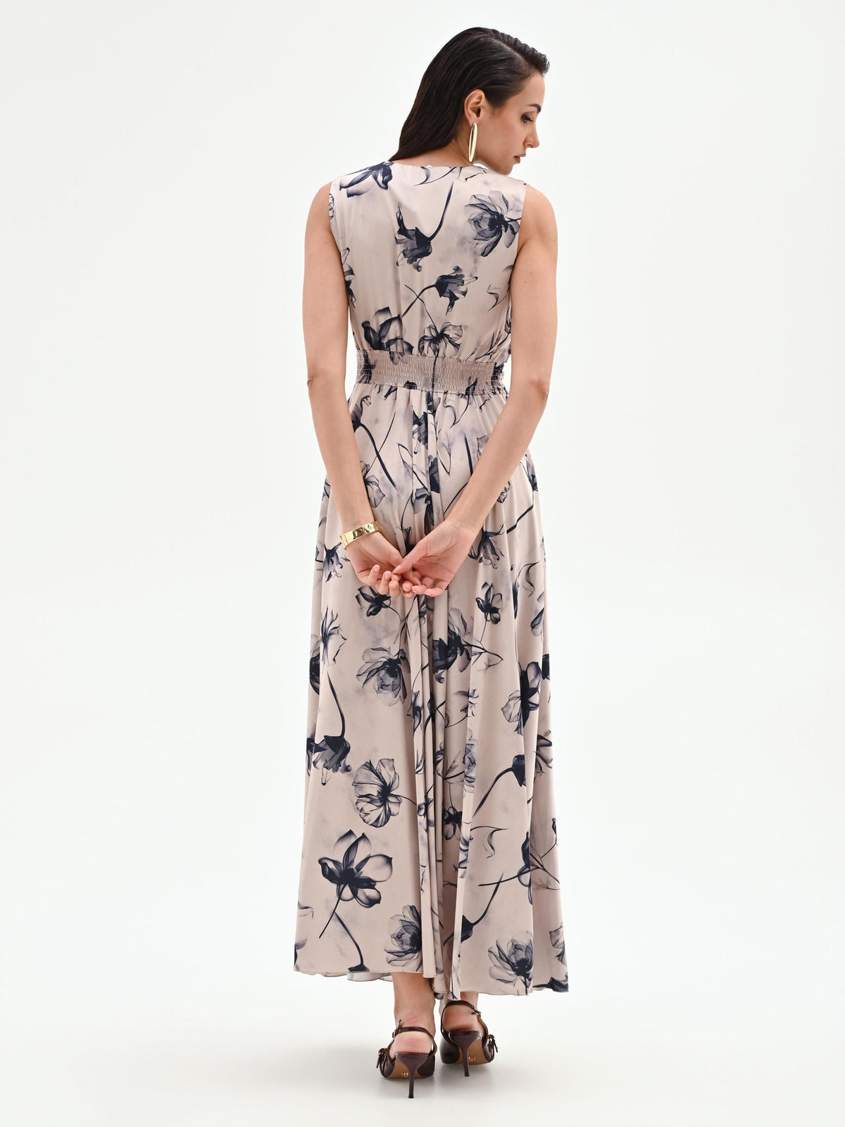 Abito lungo beige con stampa floreale blu navy
