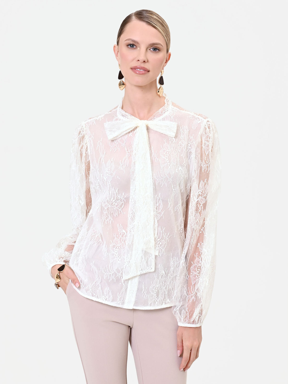 Camicia in pizzo panna bianco con fiocco al collo