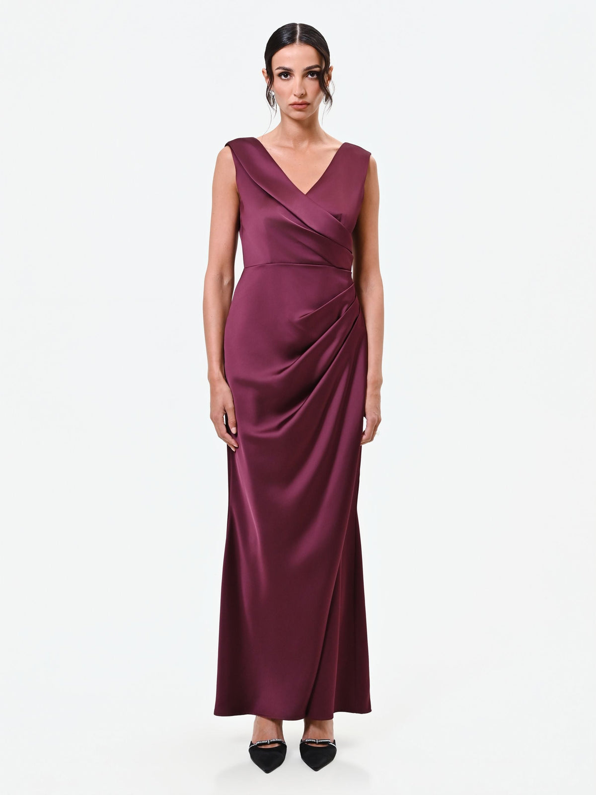 Abito lungo bordeaux con drappeggio asimmetrico