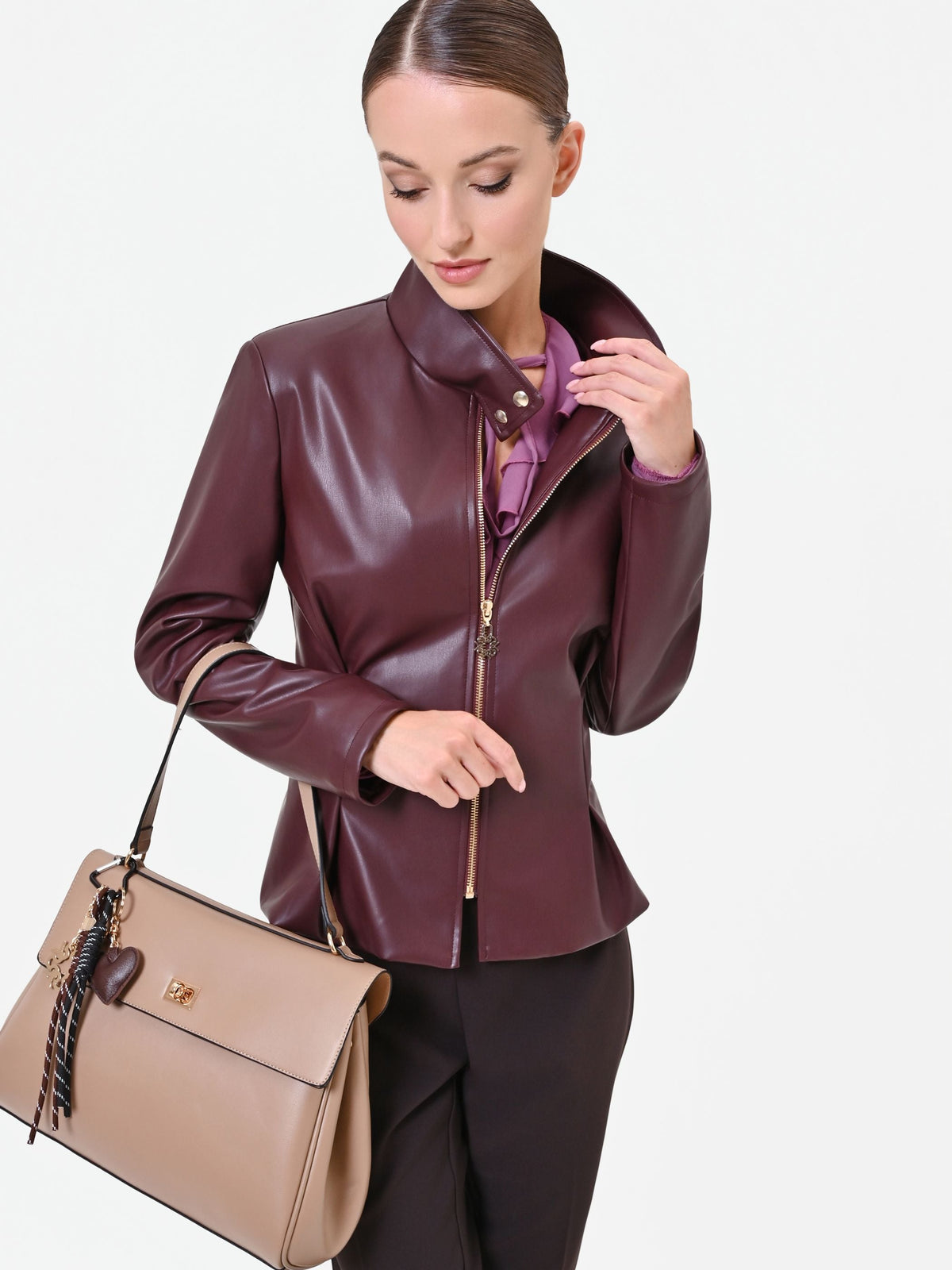 Giacca in similpelle bordeaux rosso con baschina