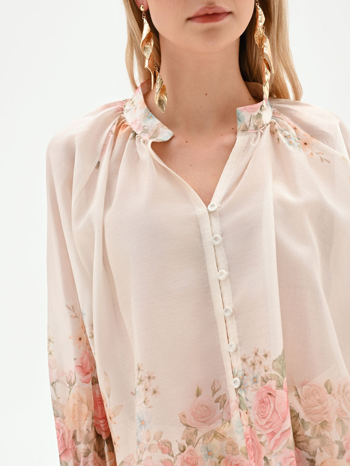 Blusa bianca con stampa floreale a rose