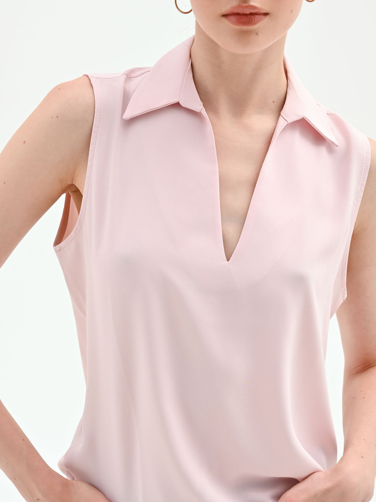 Blusa rosa pastello con collo a rever
