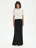 Blusa bianca in organza con maxi fiori applicati