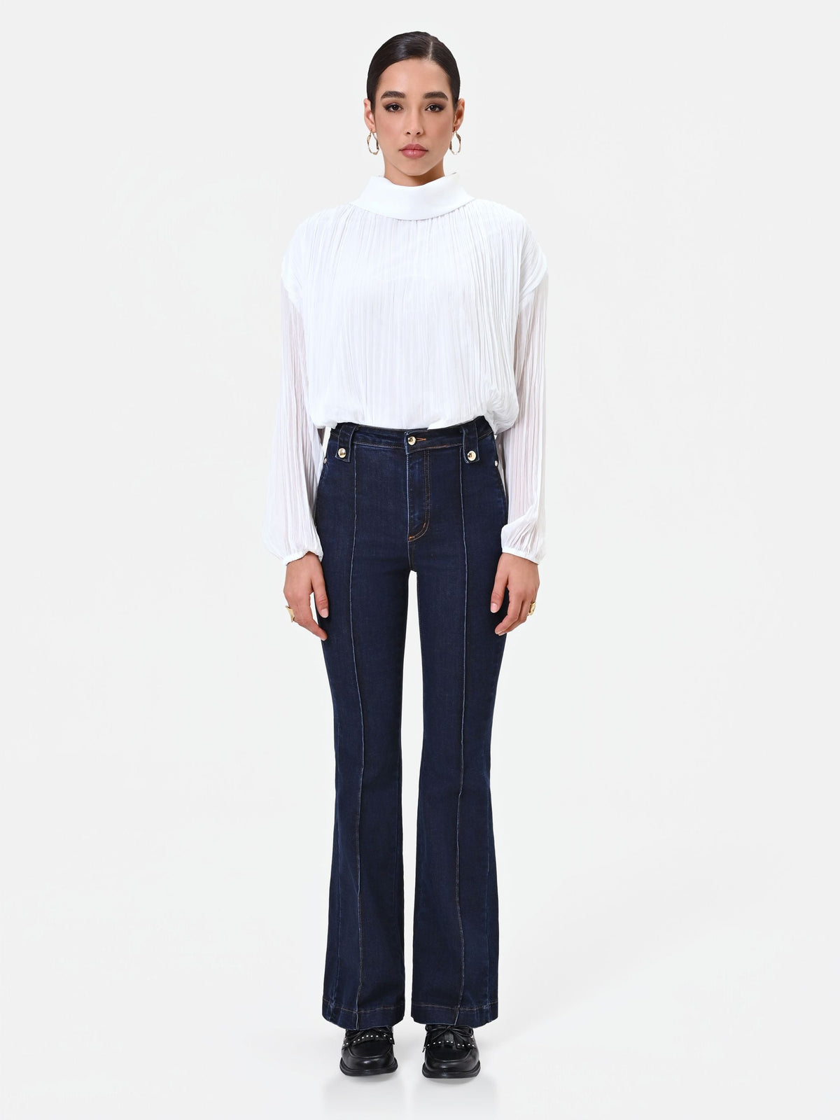 Jeans flare blu navy con bottoni dorati