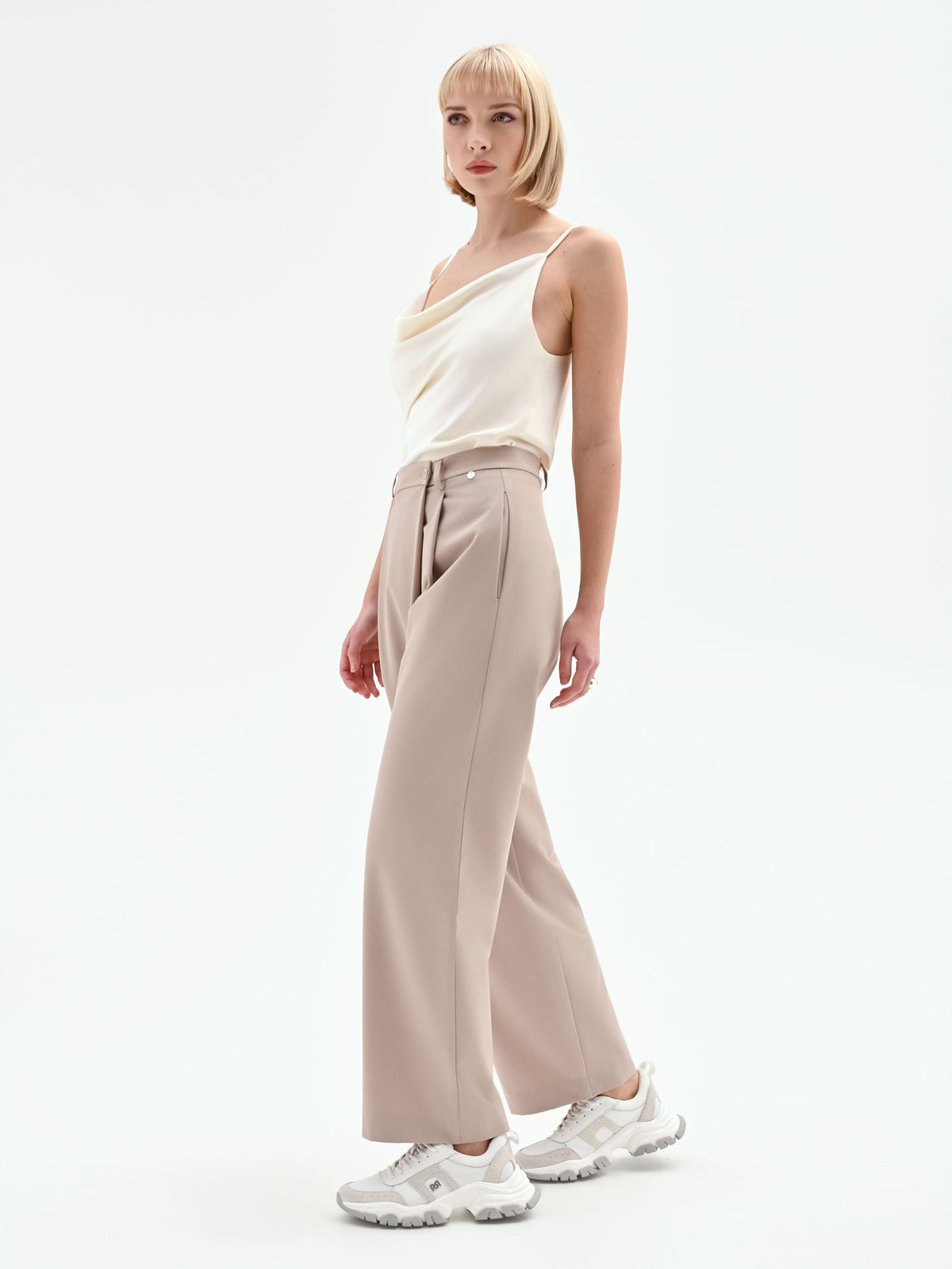 Pantalone carrot fit tortora beige a portafoglio