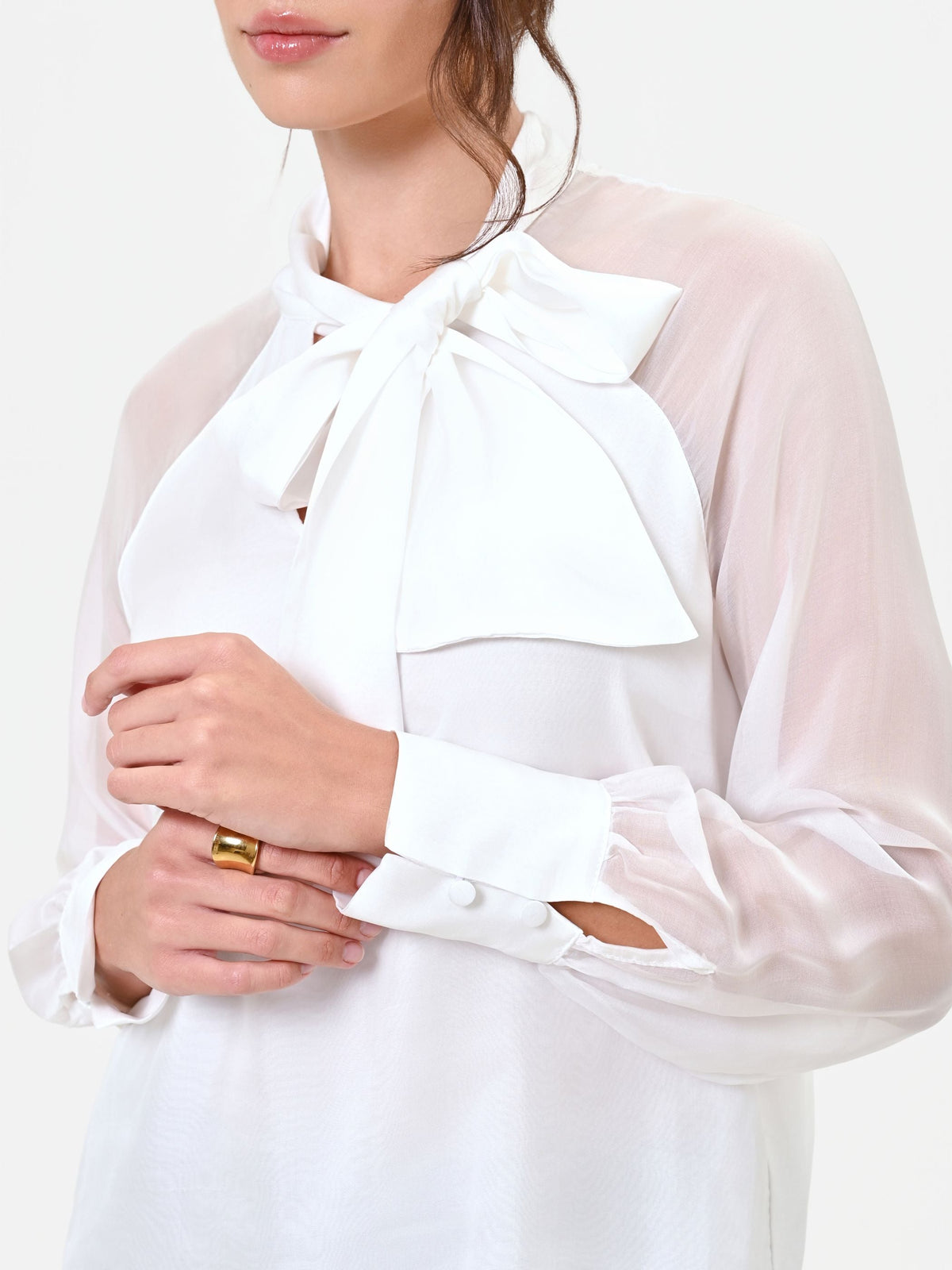 Blusa Studio bianca in misto seta con fiocco