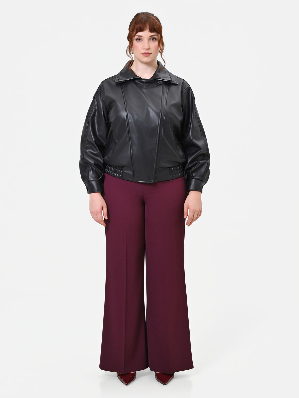 Giacca Curvy  in similpelle nera con chiusura asimmetrica