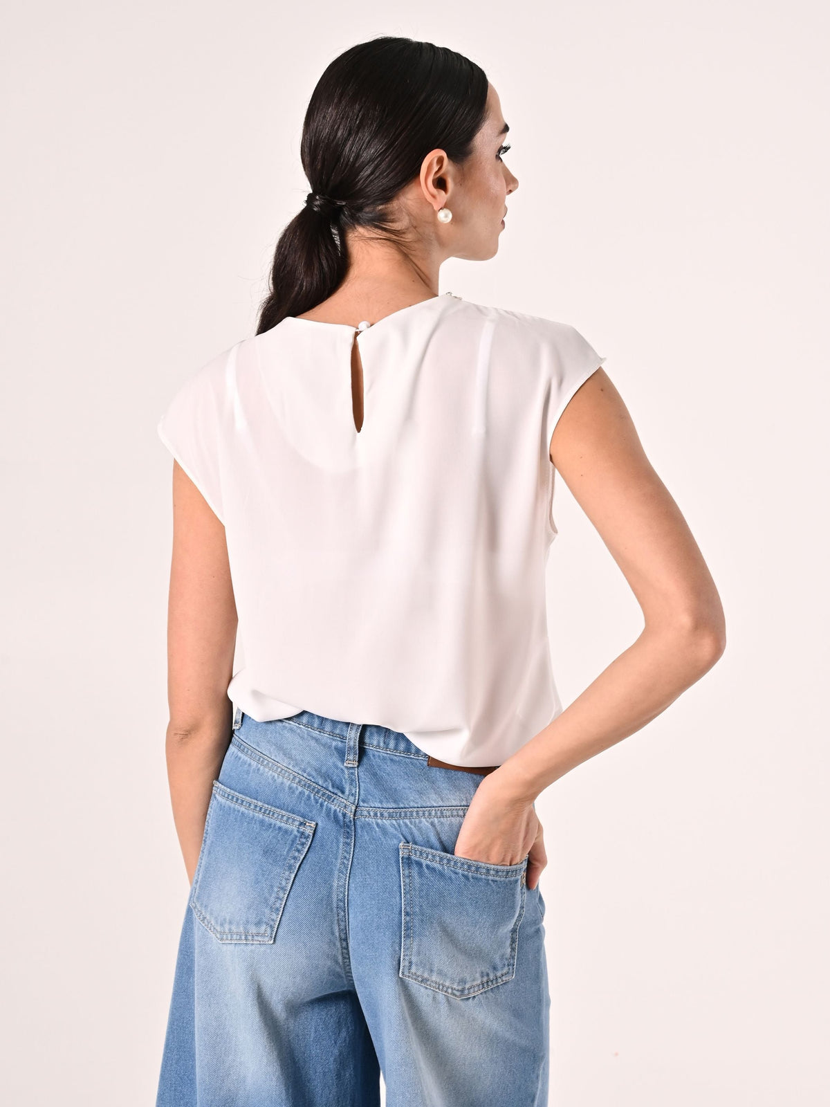 Blusa Bianca con Perle e Pietre