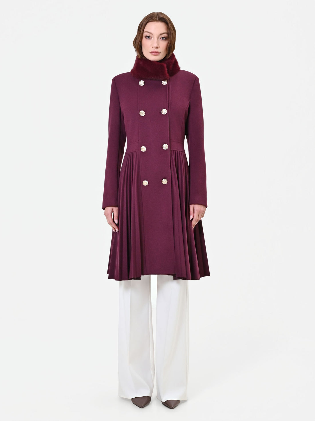 Cappotto doppiopetto bordeaux con fondo a pieghe