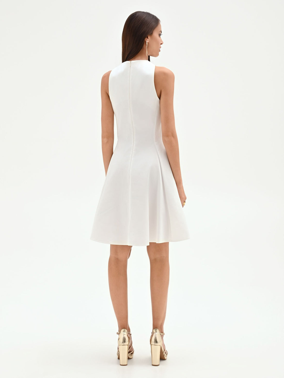 Abito corto bianco con scollo all'americana