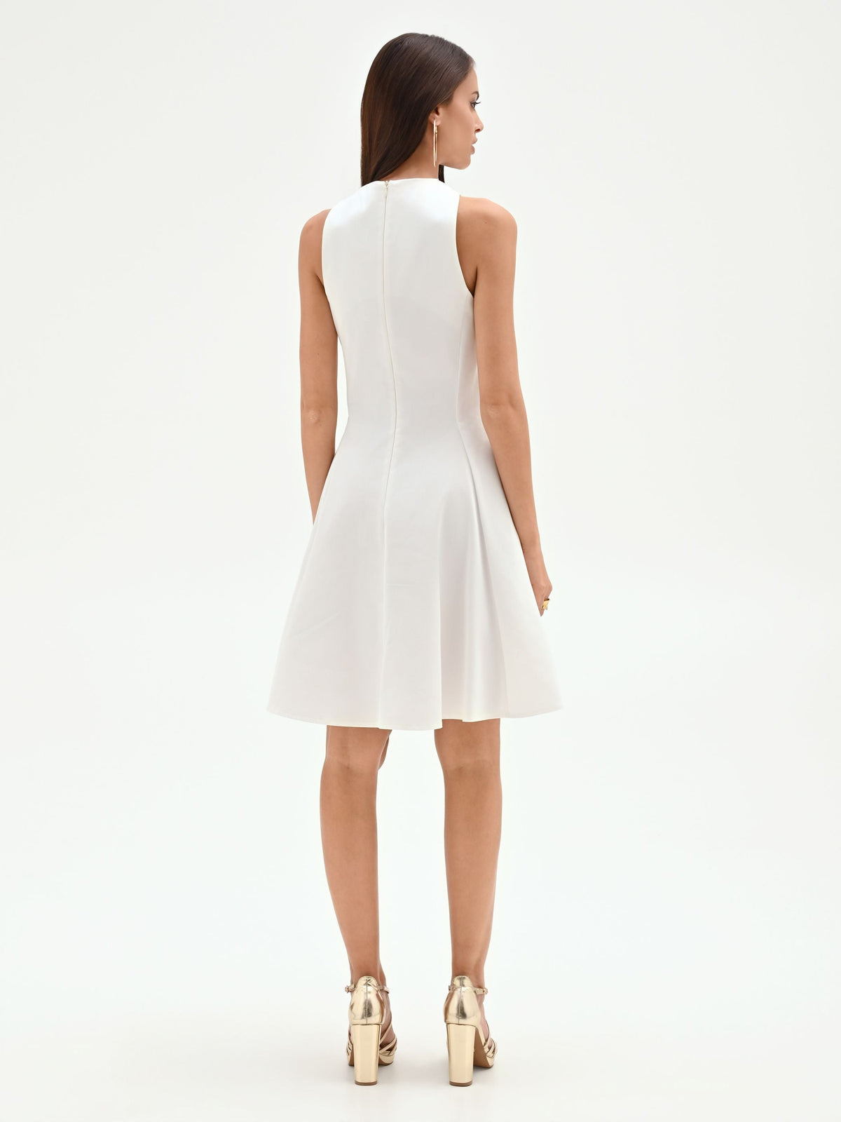 Abito corto bianco con scollo all'americana